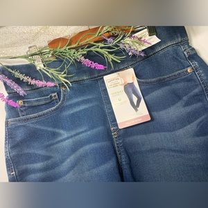 Signature by Levi Strauss & Co. Totally Shaping Pull-On Skinny Jeans